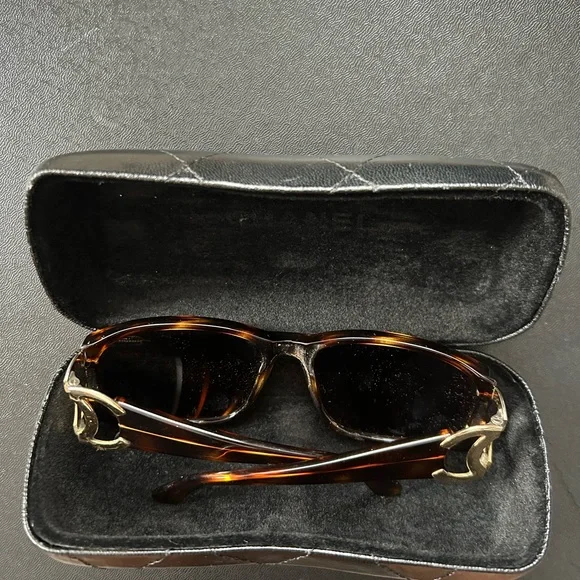 CHANEL Tortoiseshell Women's Glasses - Picture 3 of 5